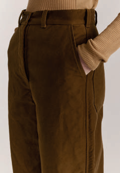 Model with hand in pocket wears Casey Casey brown cotton Ikla Pants